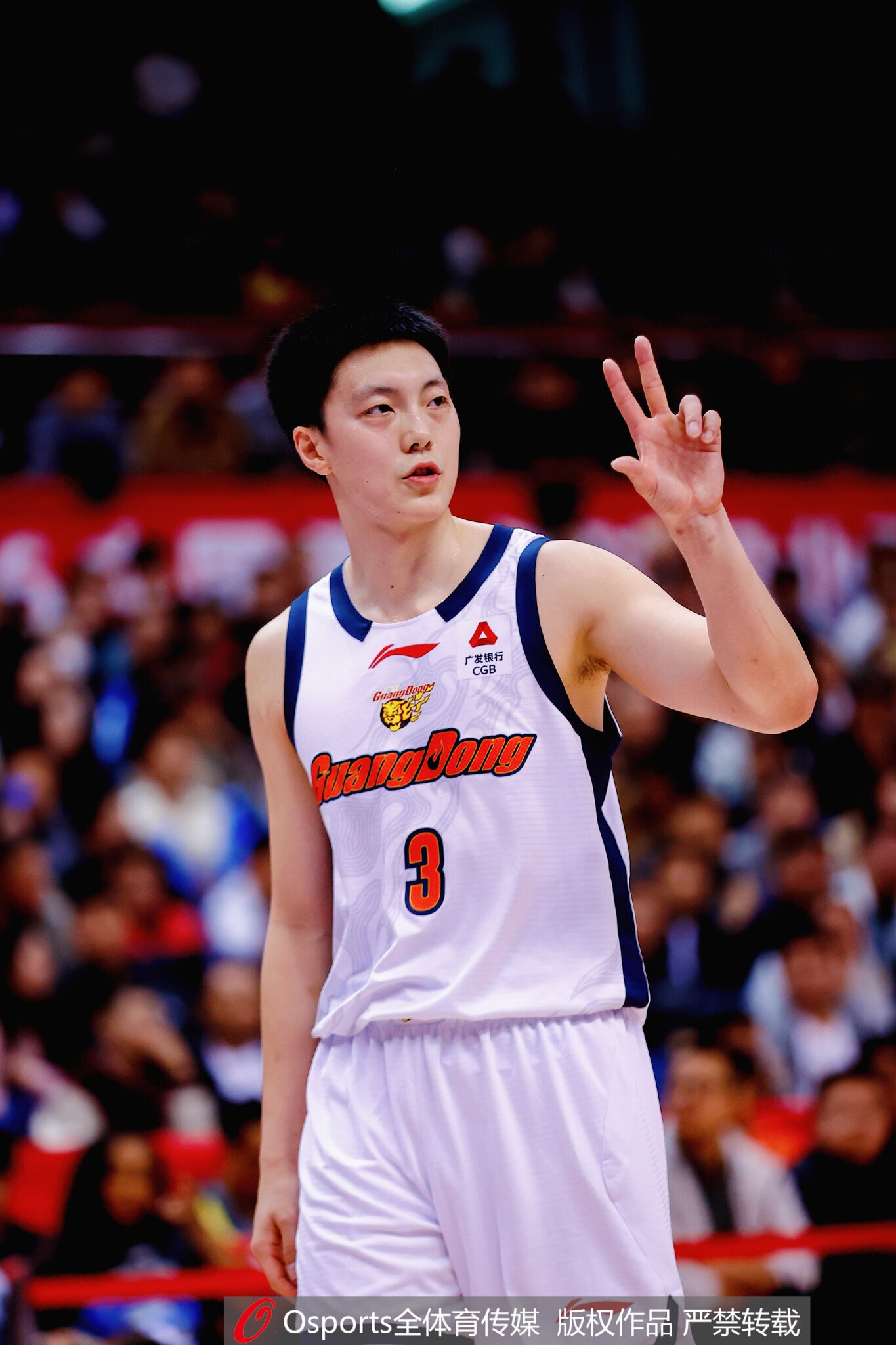 斗球体育-常规赛仅31.3%！胡明轩季后赛至今3分球27投14中 三分命中率51.9%