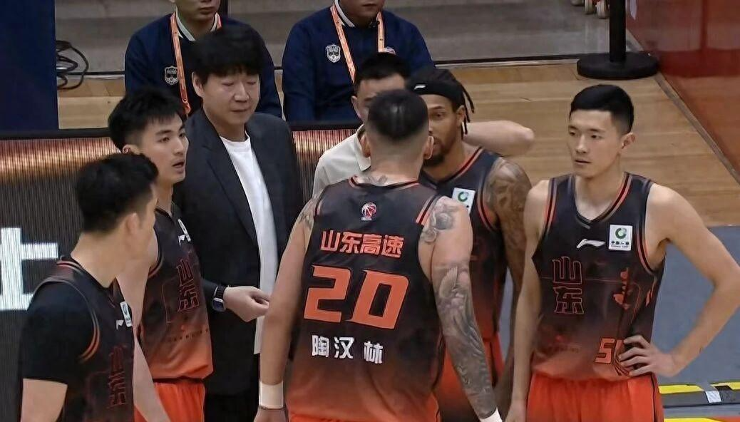 斗球体育官方入口-山东高速男篮止步八强,邱彪赛后破防:有些球员对不起“职业”二字